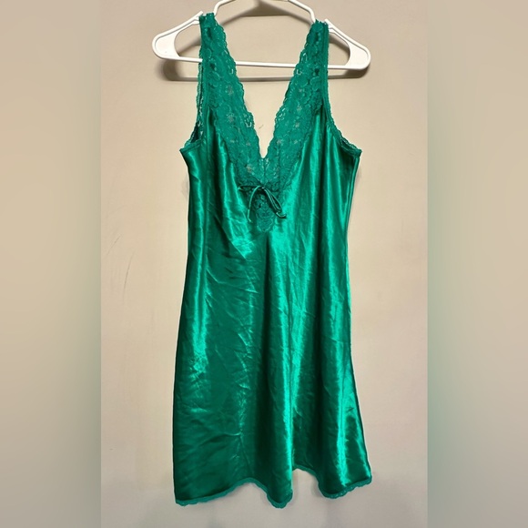 Vintage 80s/90s Emerald Satin Chemise with Lace Detail Large - Picture 2 of 7